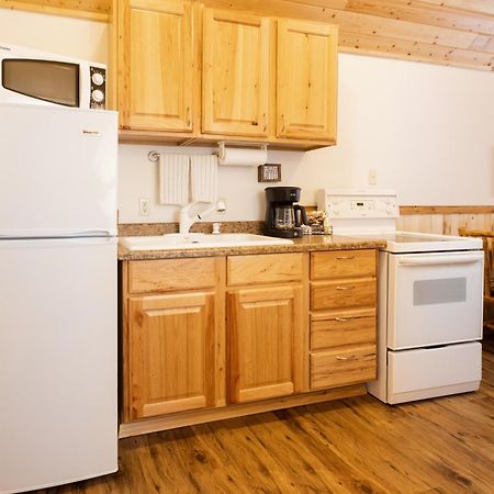 Beargrass Lodging & Rv Resort Hungry Horse Экстерьер фото