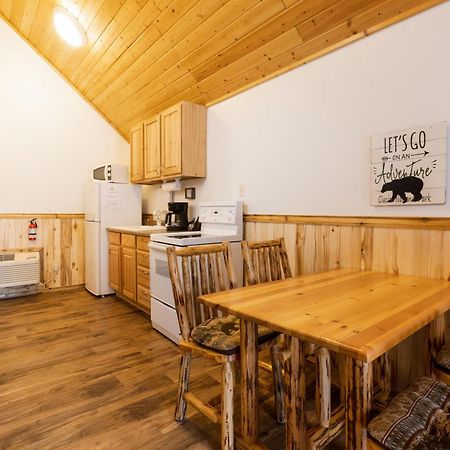 Beargrass Lodging & Rv Resort Hungry Horse Экстерьер фото