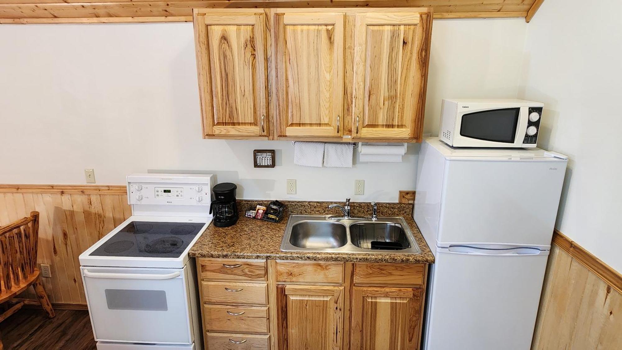 Beargrass Lodging & Rv Resort Hungry Horse Экстерьер фото