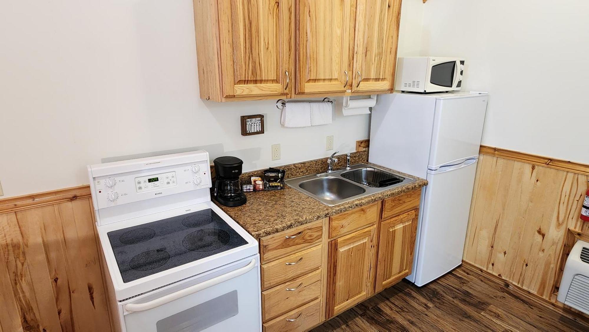 Beargrass Lodging & Rv Resort Hungry Horse Экстерьер фото