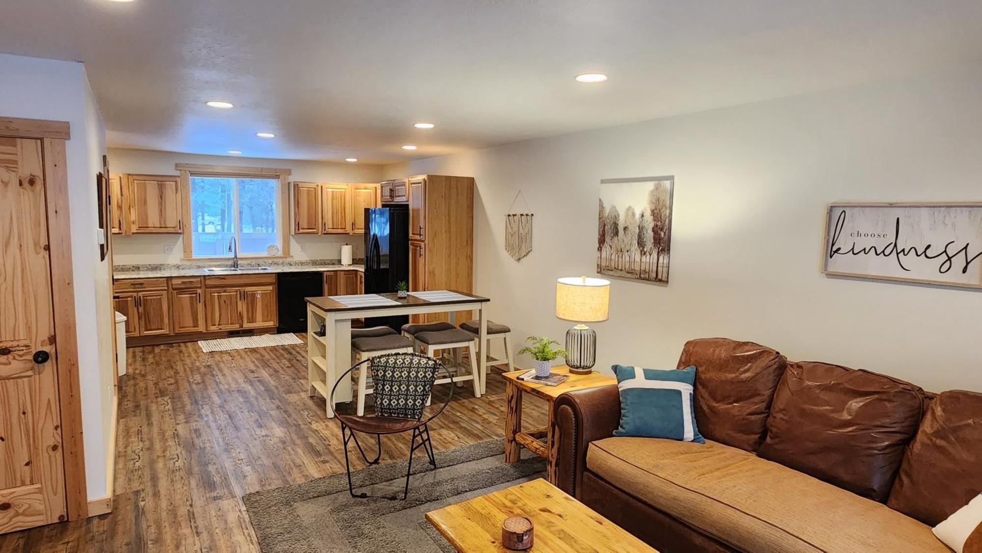 Beargrass Lodging & Rv Resort Hungry Horse Экстерьер фото
