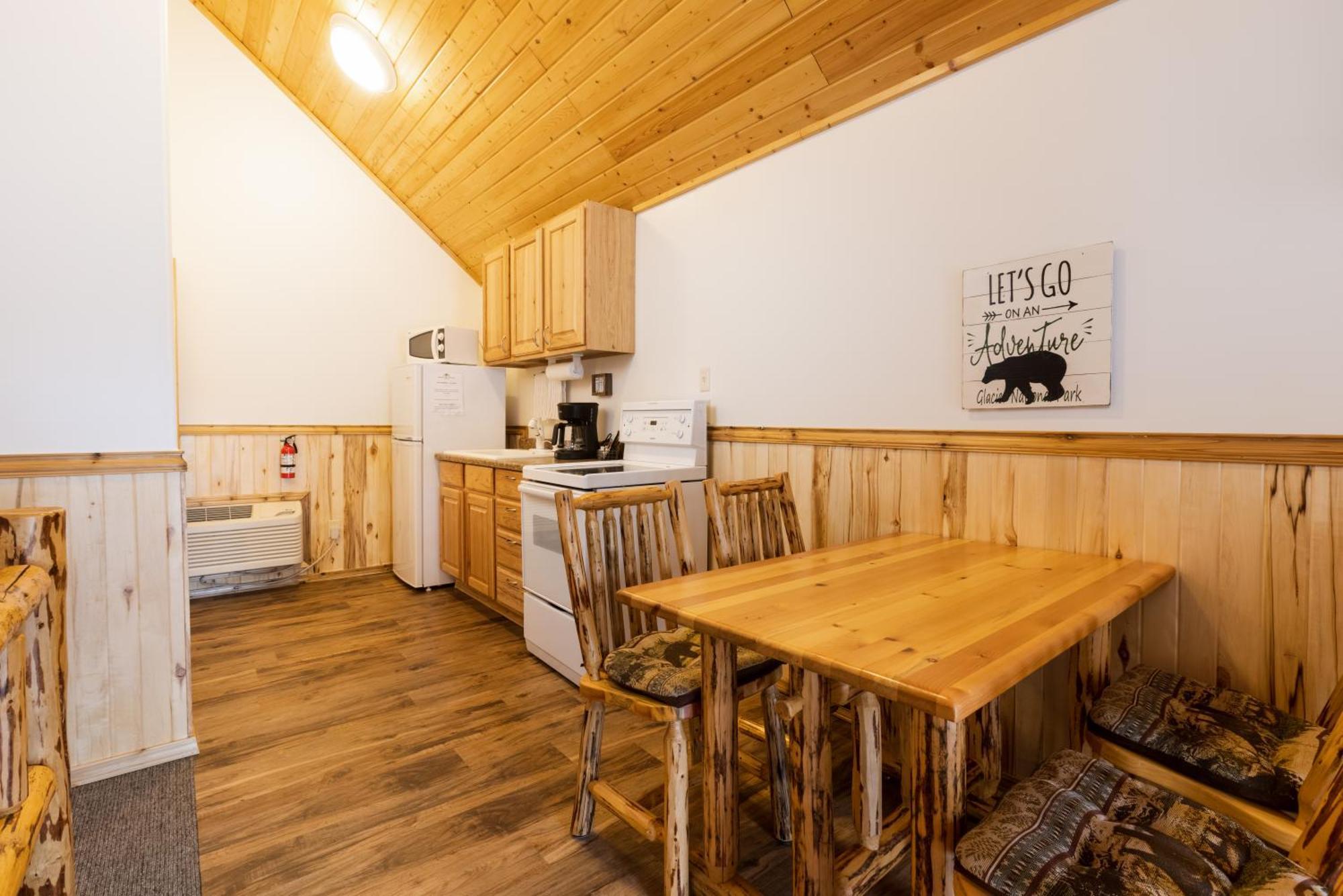 Beargrass Lodging & Rv Resort Hungry Horse Экстерьер фото